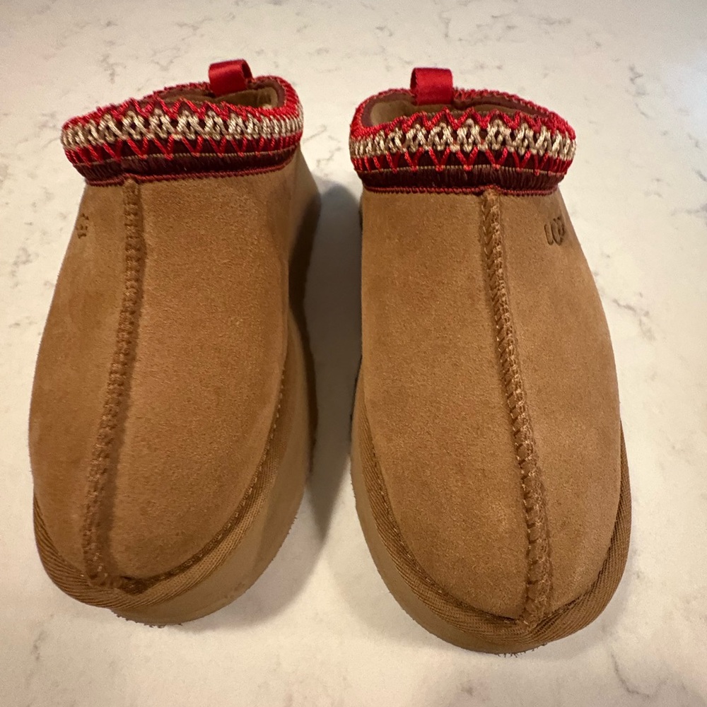 UGG Tasman Platform Size 7